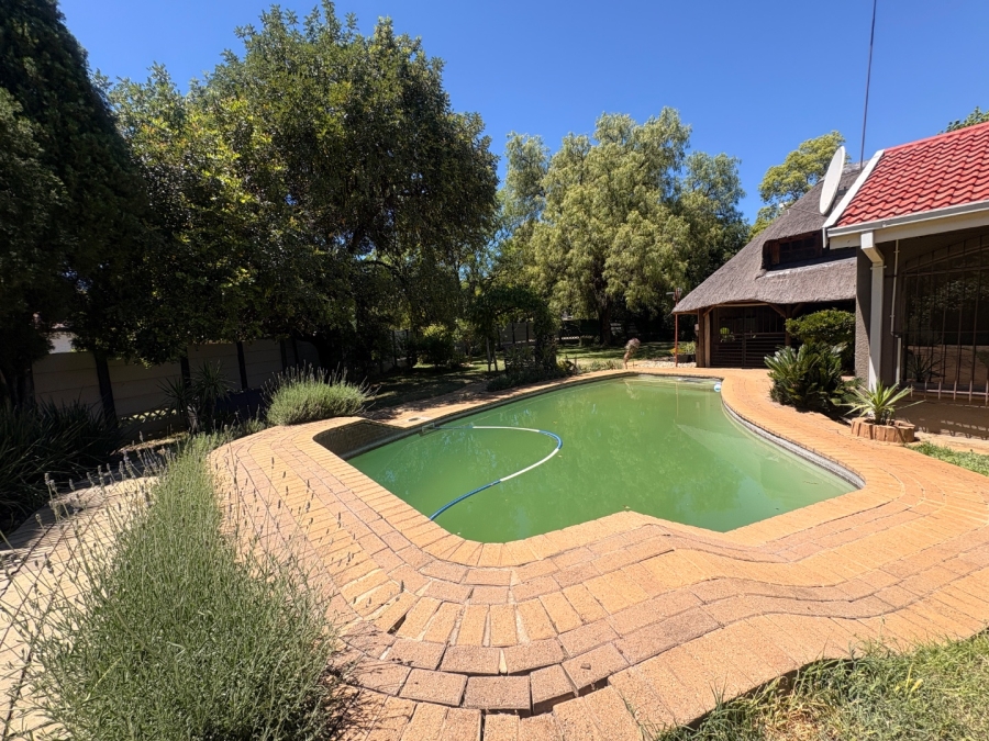 4 Bedroom Property for Sale in Flamwood North West